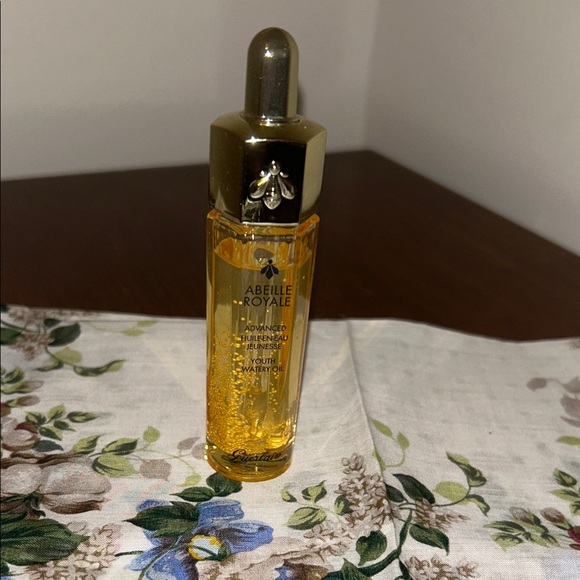 GUERLAIN Abeille Royale Radiant Gold Serum - Picture 5 of 10